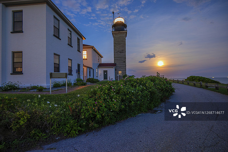 詹姆斯敦比弗 tail 州立公园升起的月亮图片素材