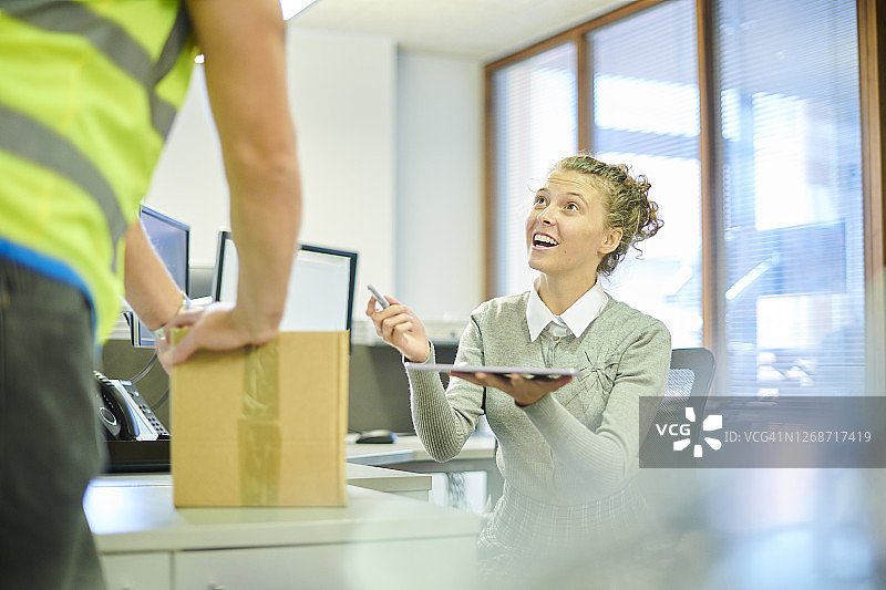 办公室包裹递送图片素材