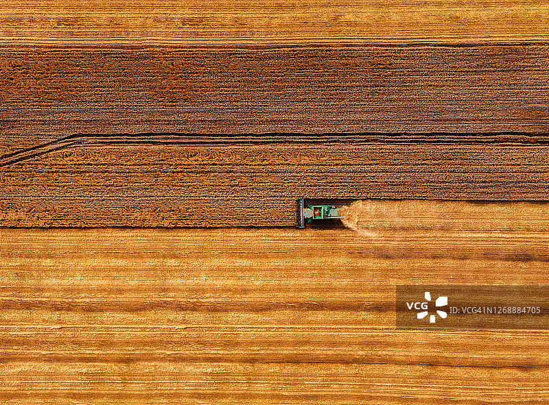 航拍收割季图片素材