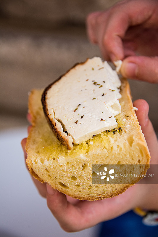 烤里科塔奶酪面包图片素材