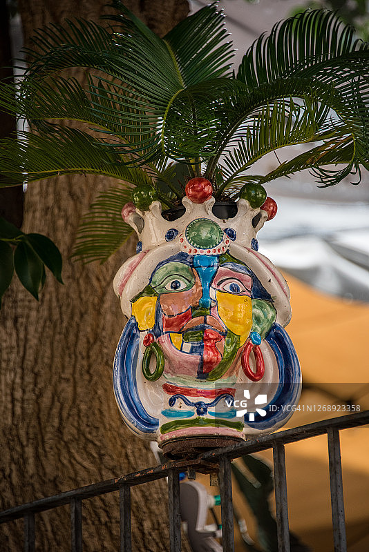 莫罗人头像陶瓷花瓶图片素材