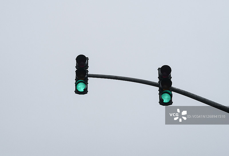 交通信号灯和天空图片素材