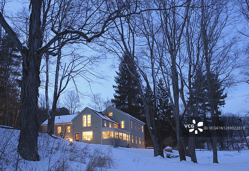 雪中的乡村别墅图片素材