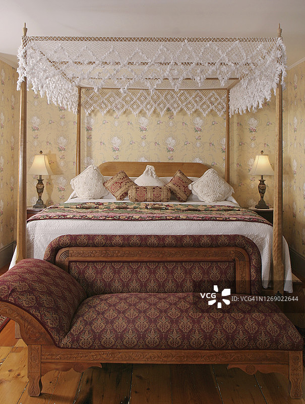 蕾丝天篷床图片素材