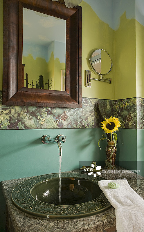 浴室水龙头细节图片素材