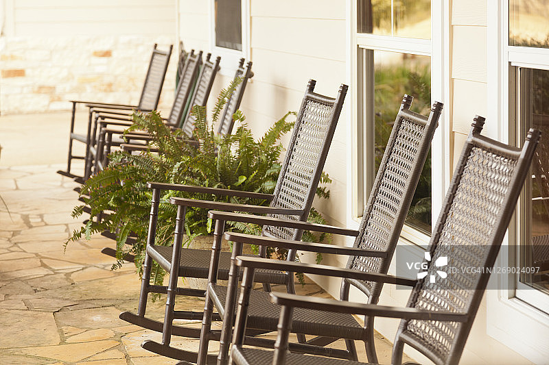 门廊上的摇椅图片素材