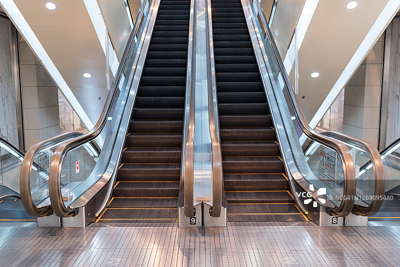 电梯正面图图片素材