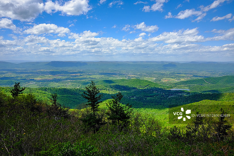 从天际线公路观看弗吉尼亚州谢南多厄谷图片素材