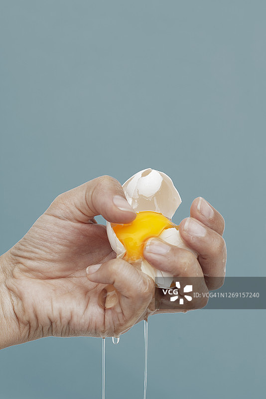 裂开的鸡蛋图片素材