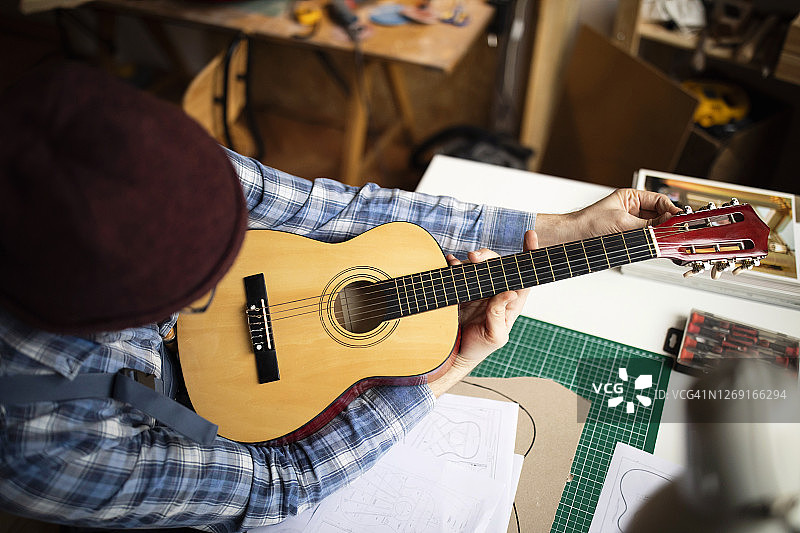 吉他调音图片素材