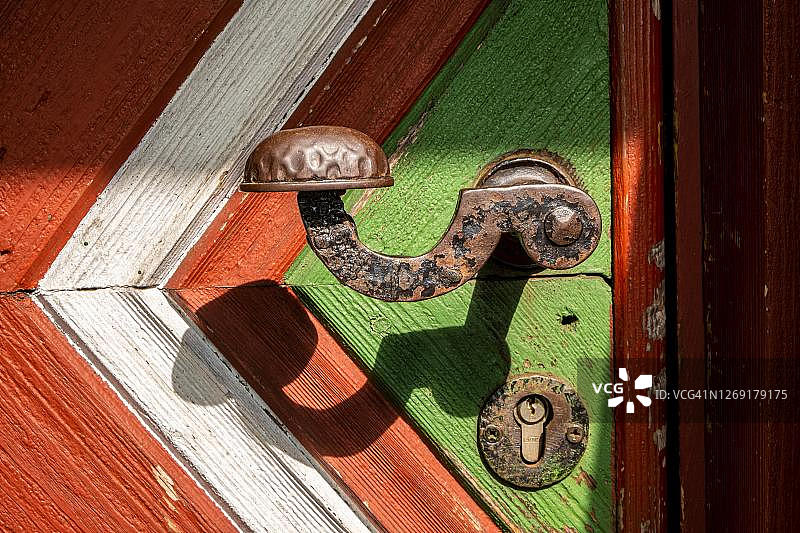 德国梅克伦堡-前波美拉尼亚州达尔斯出生地菲舍尔教堂入口处的门把手图片素材