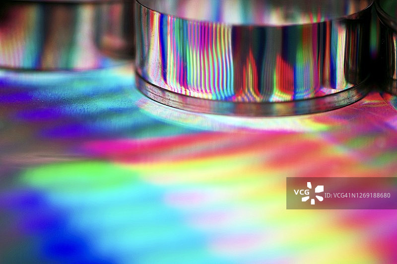 彩虹与金属罐图片素材