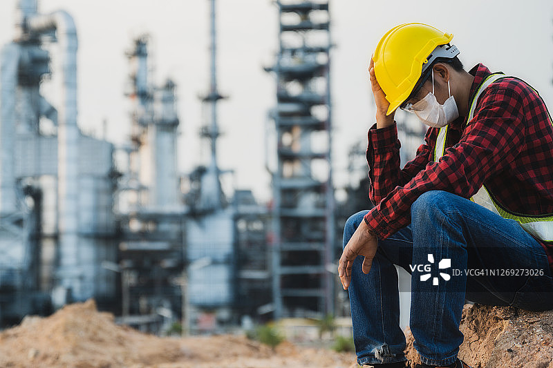 有工作压力的年轻工程师图片素材