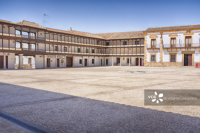 托莱多省 Tembleque 著名村庄的主广场图片素材