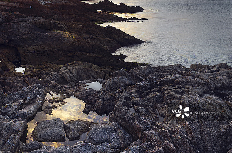 海中岩石的高角度视图图片素材