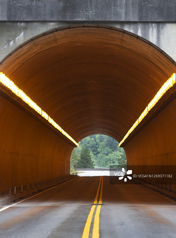 加拿大横贯公路上的公路隧道图片素材
