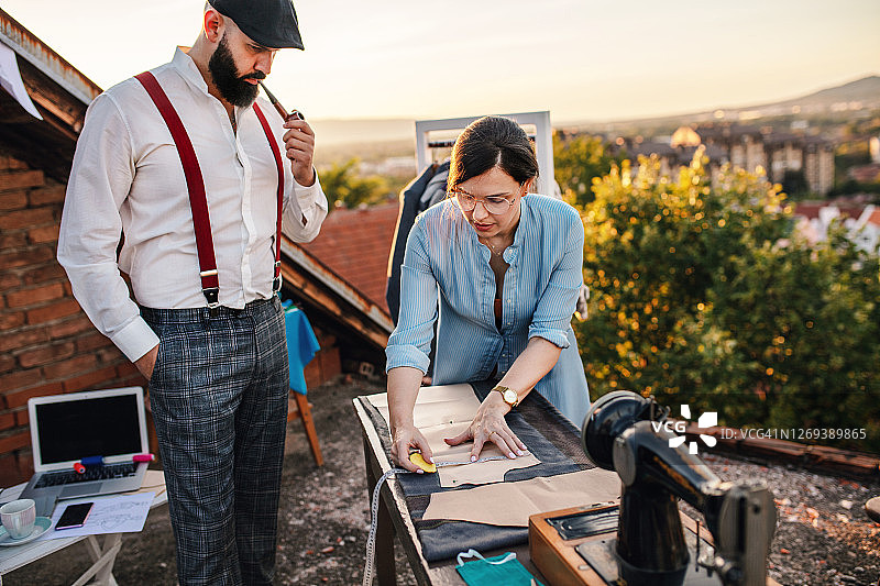 选择合适的颜色图片素材