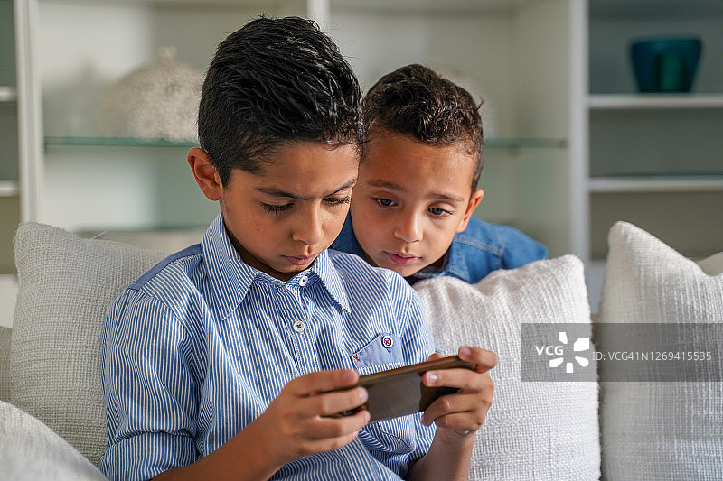 孩子们很开心图片素材