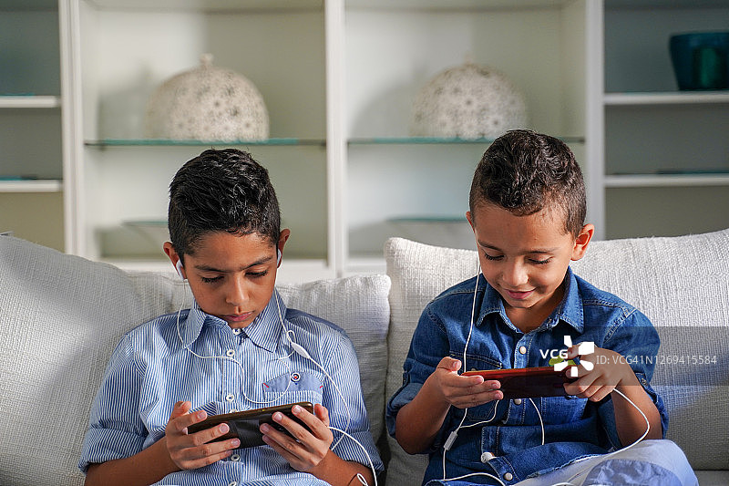 孩子们很开心图片素材