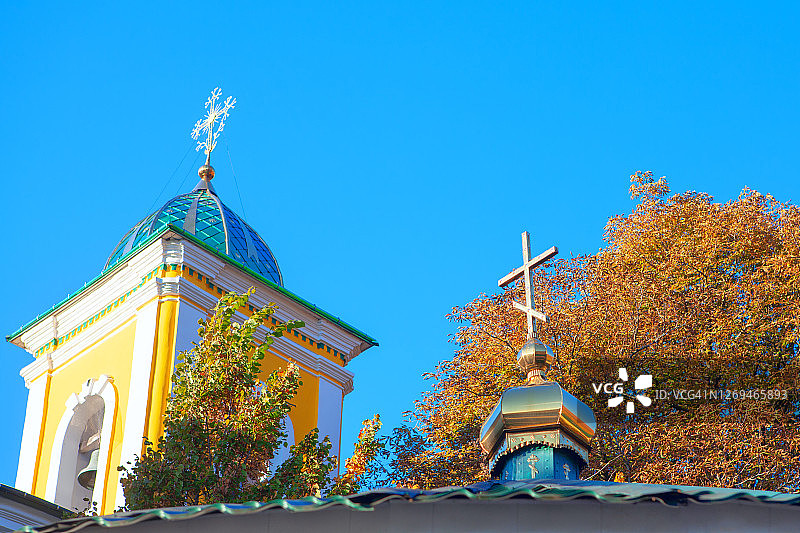 带有十字架的教堂圆顶图片素材
