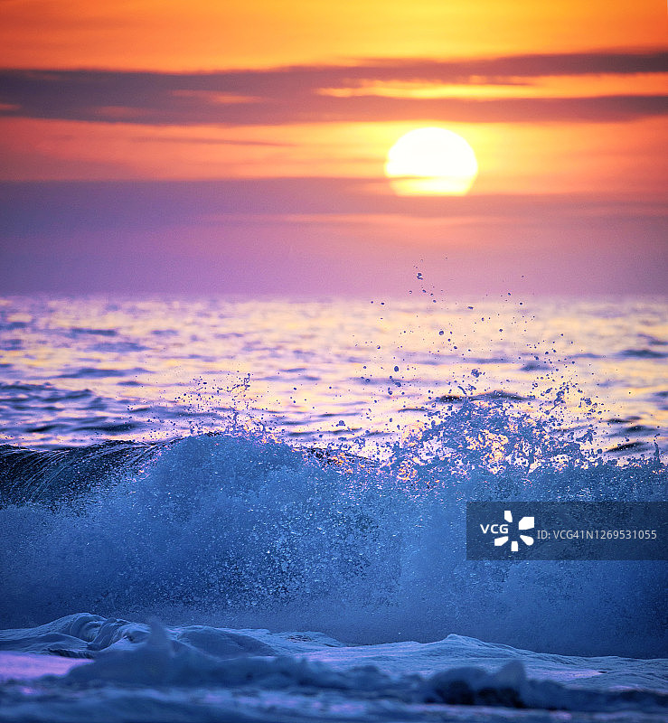 长岛琼斯海滩柔和粉蓝色日出海景图片素材