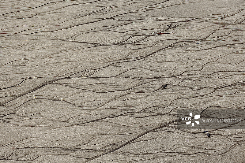 退潮时沙滩黑白沙滩图案图片素材