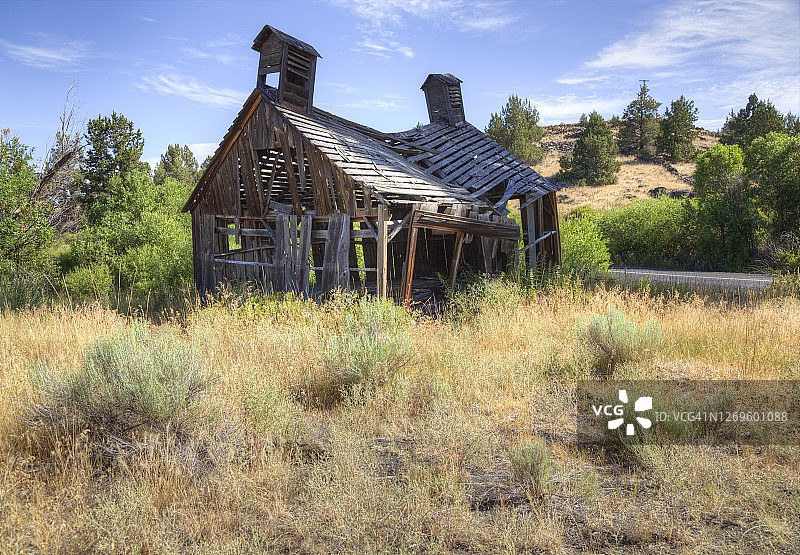 前驿站倒塌的谷仓图片素材