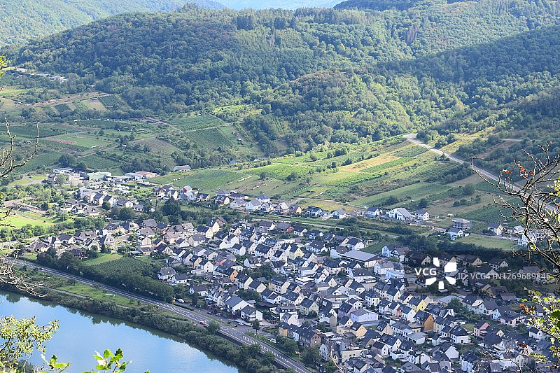 摩泽尔河谷布雷姆村庄景色图片素材