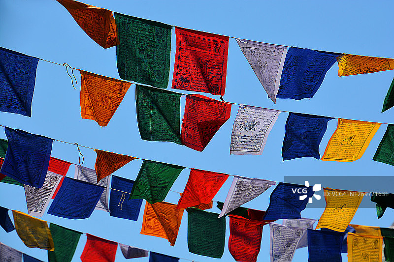 法国彩色祈祷旗图片素材