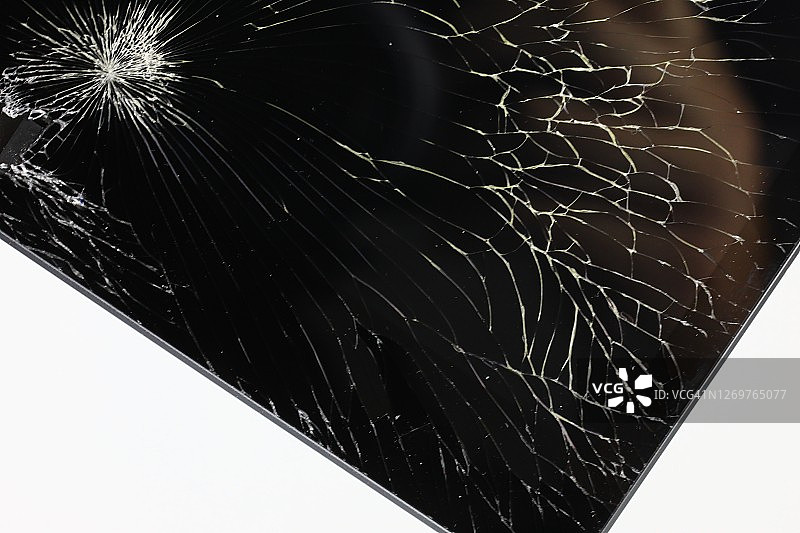 屏幕破碎的手机图片素材