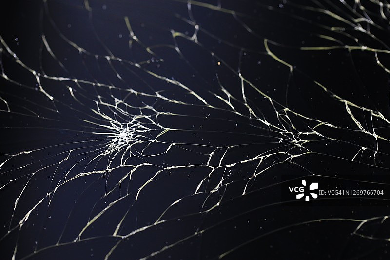 破损的笔记本电脑屏幕图片素材