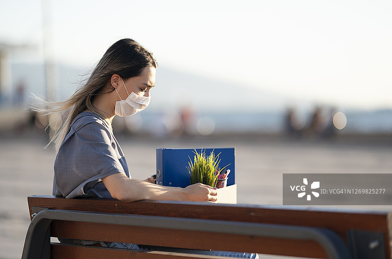 失业的年轻女人图片素材