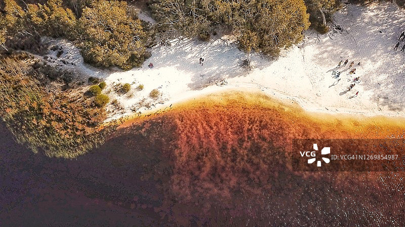 斯特拉布罗克岛的棕色湖泊图片素材