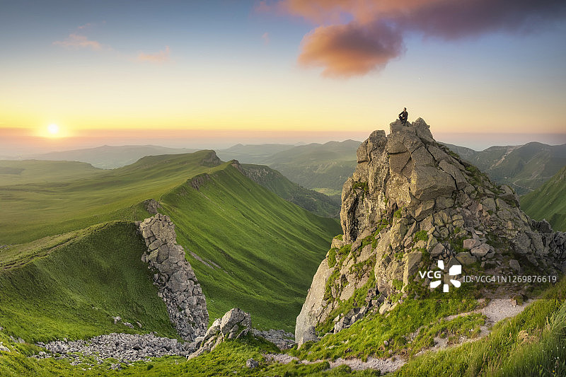 苏格兰斯凯岛老人峰底部的风景图片素材
