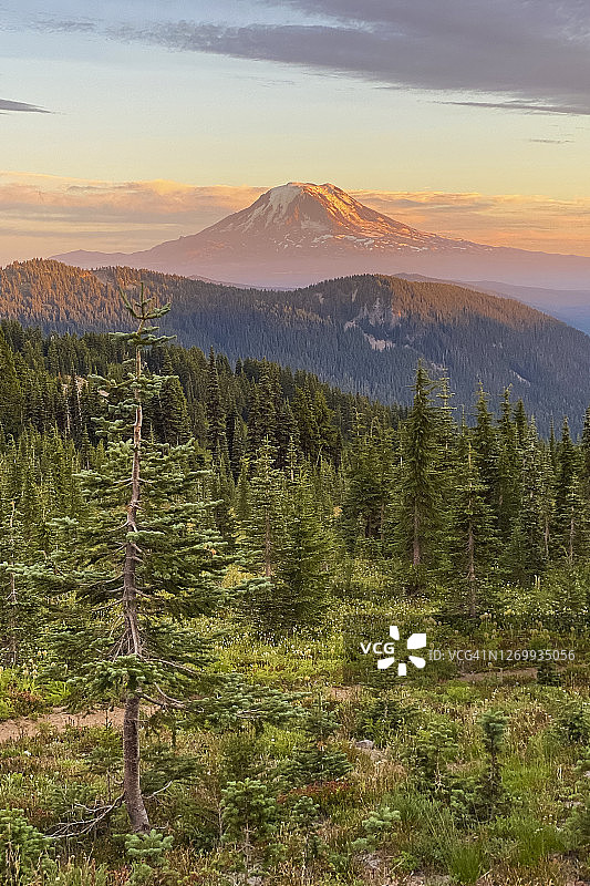 亚当斯山风光图片素材