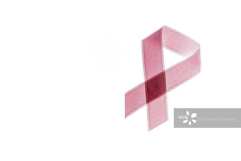 白色背景上的粉色丝带图片素材