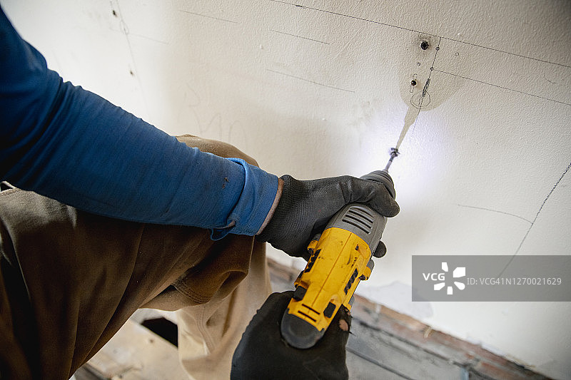 使用电钻图片素材