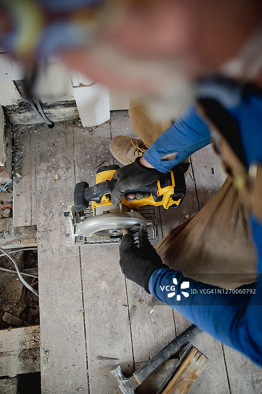 装修期间安装地板图片素材