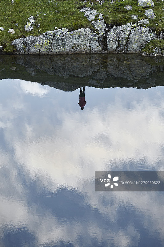 湖面上的倒影图片素材