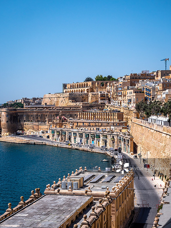 从马耳他大港眺望森格莱亚和比尔古，以及著名的圣安吉洛堡。瓦莱塔风景如画的城市风光和天际线。图片素材