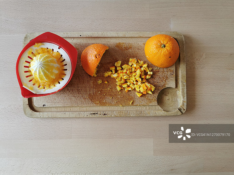 橙汁和橙皮的准备图片素材
