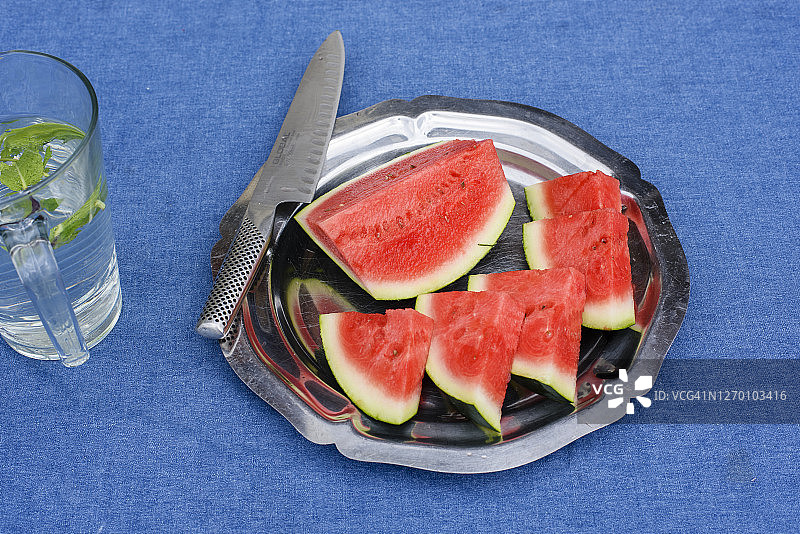 盘中的西瓜切片图片素材