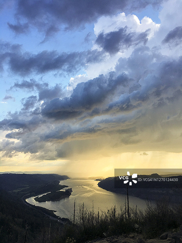 天使休憩远眺哥伦比亚河图片素材