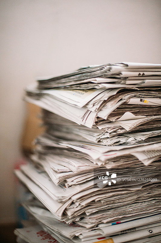 堆叠的报纸图片素材