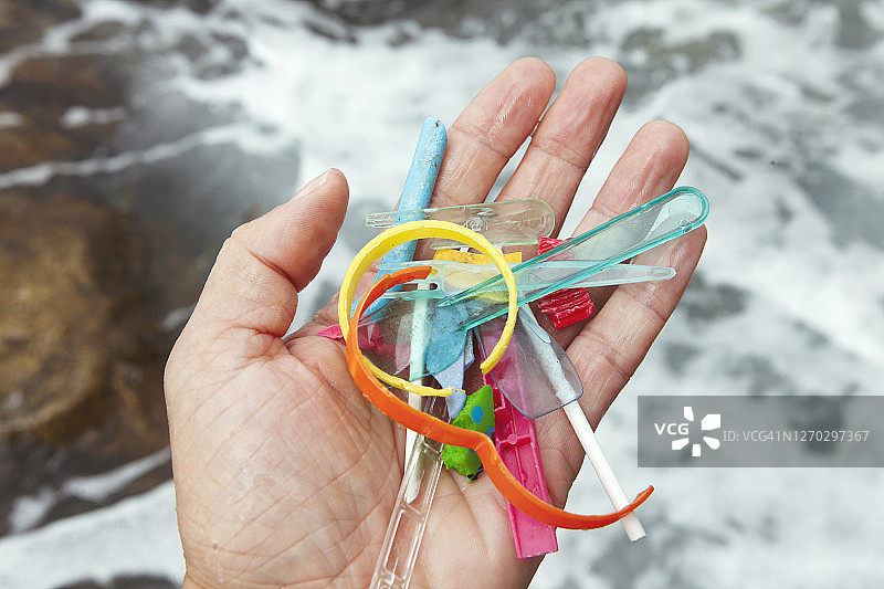 海洋中的微塑料图片素材