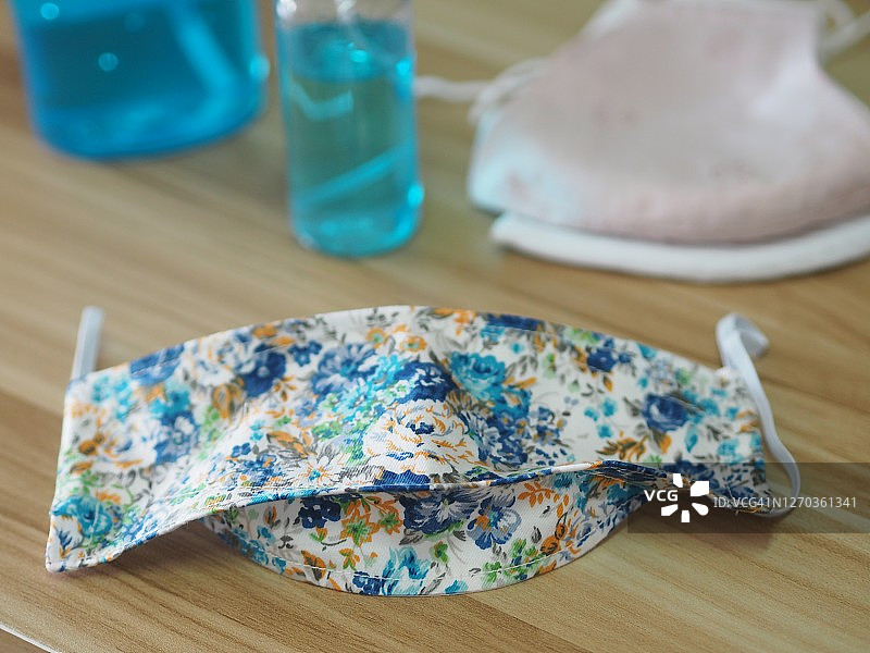 口罩凝胶洗手液喷雾瓶预防病毒图片素材