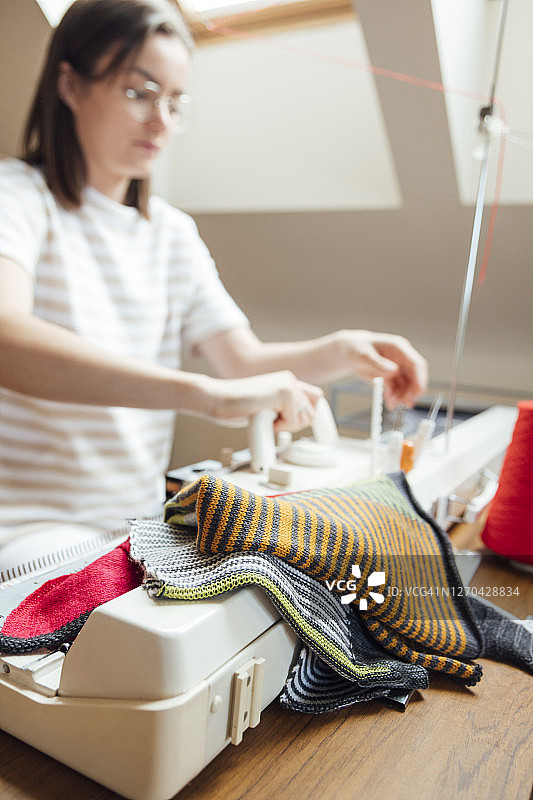 制作条纹毛衣图片素材