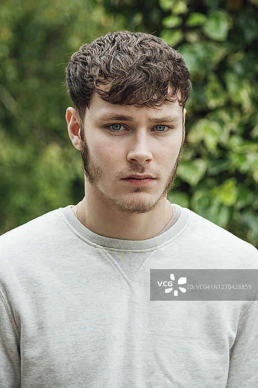 年轻人的肖像图片素材