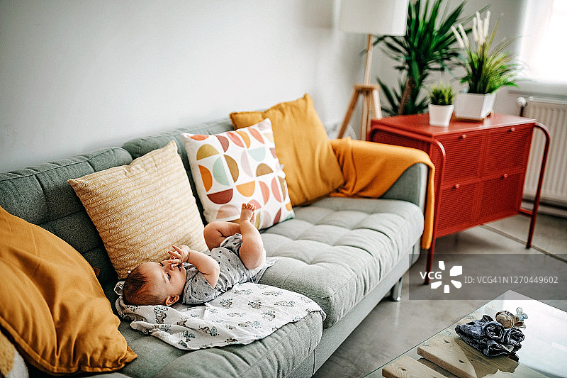 可爱的小男孩图片素材