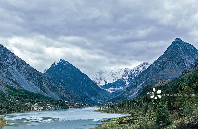 俄罗斯别卢哈山、阿克姆河、卡通斯基山脉风光图片素材